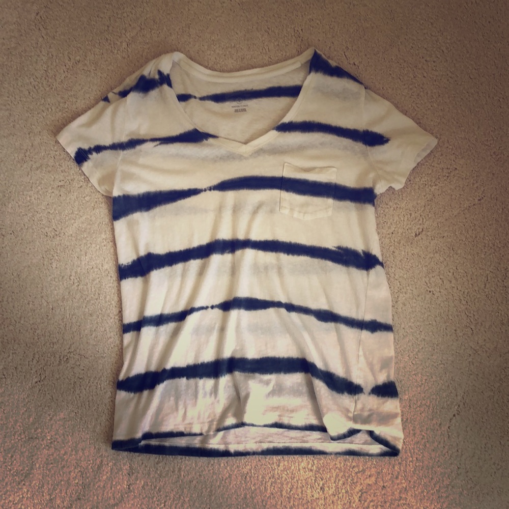 Universal Thread v-neck